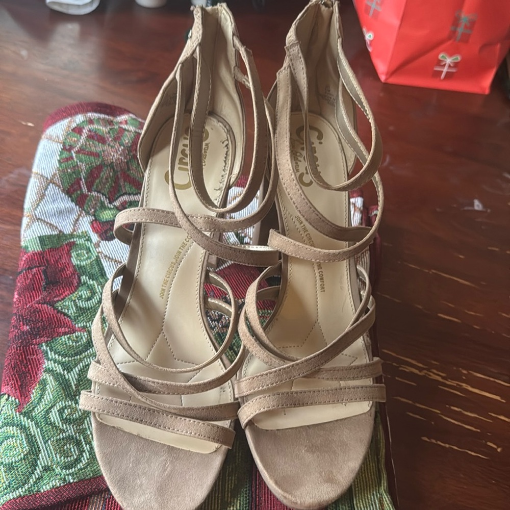 Sam Edelman Size 11 taupe sandals
